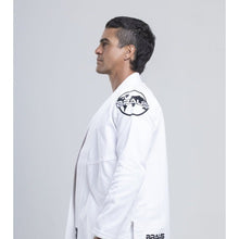 Braus Fight gi, brand mark on the shoulder